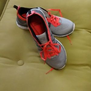 DANSKIN NOW SNEAKERS NWOT